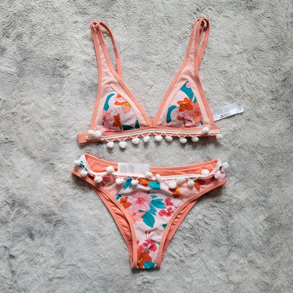 NWOT Cupshe Tropical Floral Pompom Bikini Top And Bottom Women's Small - Picture 2 of 10